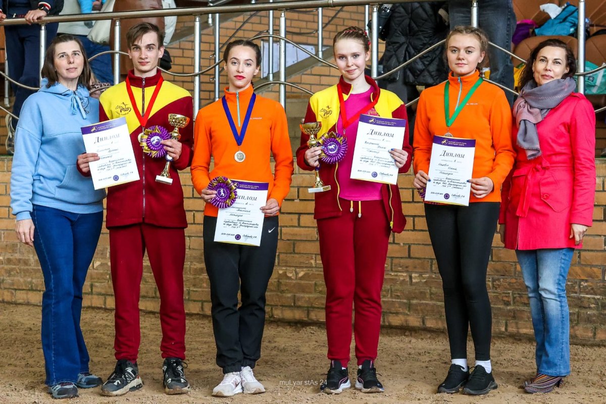 Петербургские вольтижёры привезли награды со всероссийских соревнований