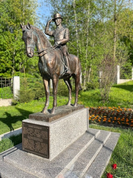 «Символы спорта живут вечно»: в Петербурге теперь есть памятник Ивану Кизимову